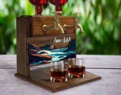 BK Gift Kişiye Özel Kabartma İsimli ve Tarihli Çift Musluklu Doğal Ahşap İçki Standı-15, İçki Standı, Doğum Günü Hediyesi, Ev Hediyesi