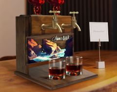 BK Gift Kişiye Özel Kabartma İsimli ve Tarihli Çift Musluklu Doğal Ahşap İçki Standı-13, İçki Standı, Doğum Günü Hediyesi, Ev Hediyesi