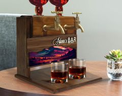 BK Gift Kişiye Özel Kabartma İsimli ve Tarihli Çift Musluklu Doğal Ahşap İçki Standı-12, İçki Standı, Doğum Günü Hediyesi, Ev Hediyesi