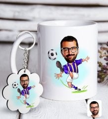 Kişiye Özel Sarı Lacivert Futbolcu Karikatürlü Beyaz Kupa ve Anahtarlık Hediye Seti