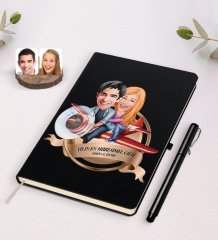 Kişiye Özel Yılın En Mükemmel Çifti Karikatürlü Siyah Defter ve Kalem Hediye Seti-11