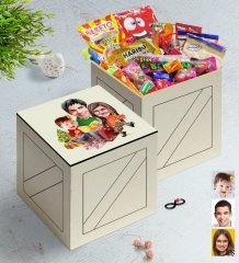 Kişiye Özel Yeni Yıl Aile Karikatürlü Ahşap Kutuda Nostaljik Lezzetler Hediye Seti-2