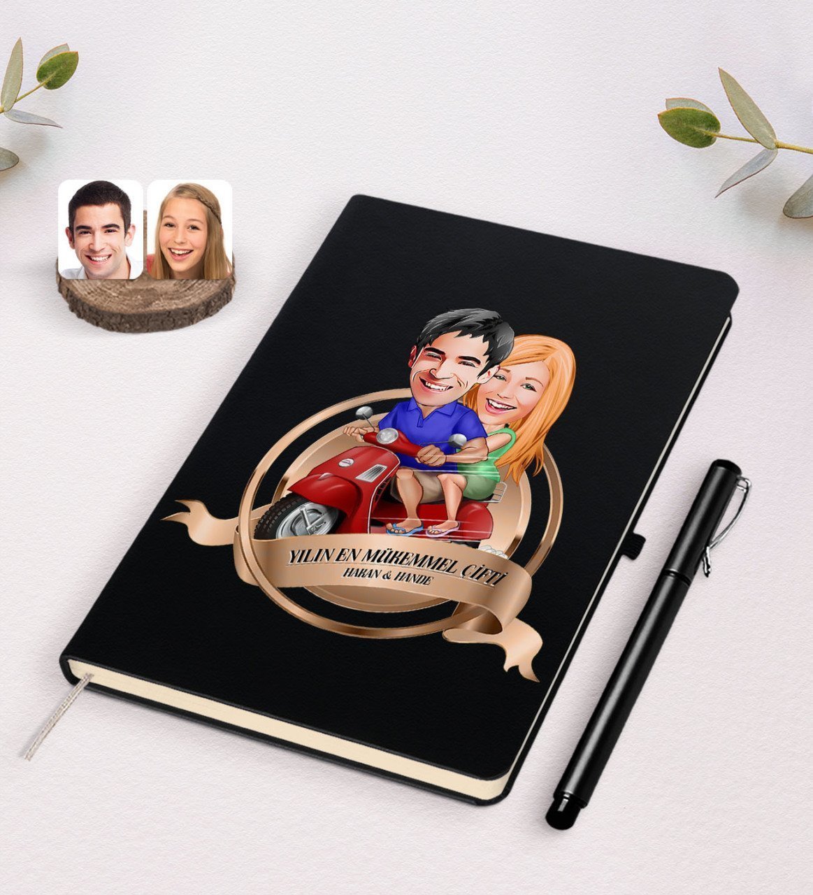 Kişiye Özel Yılın En Mükemmel Çifti Karikatürlü Siyah Defter ve Kalem Hediye Seti-10