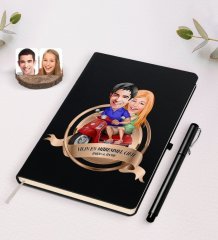 Kişiye Özel Yılın En Mükemmel Çifti Karikatürlü Siyah Defter ve Kalem Hediye Seti-10