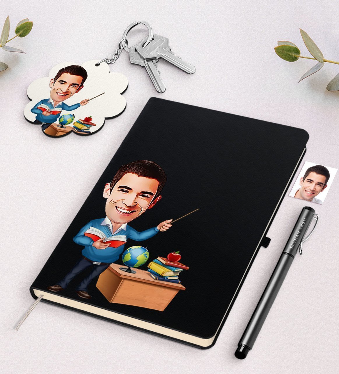 Kişiye Özel Erkek Öğretmen Karikatürlü Siyah Defter Kalem Ve Anahtarlık Hediye Seti-5