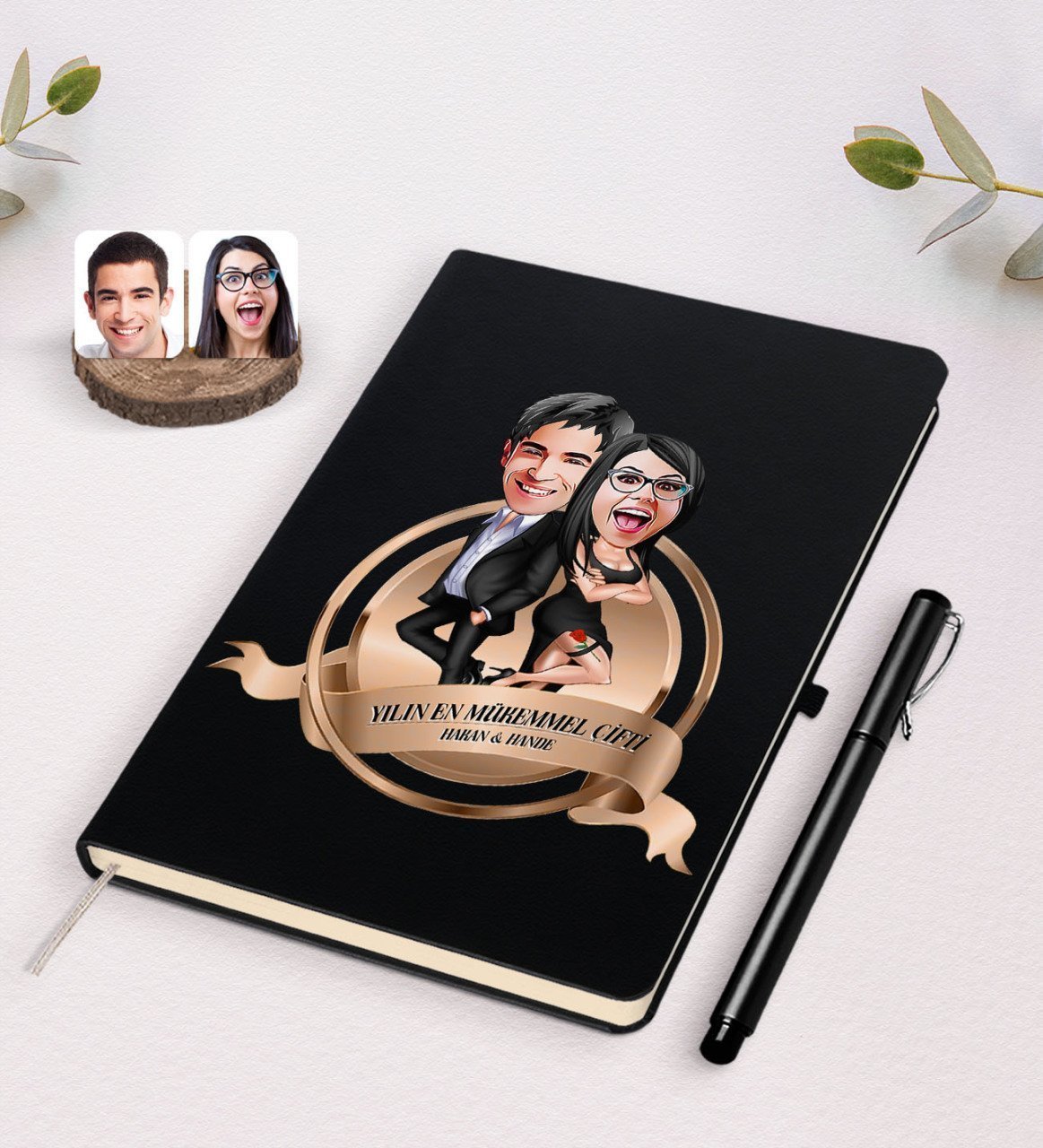 Kişiye Özel Yılın En Mükemmel Çifti Karikatürlü Siyah Defter ve Kalem Hediye Seti-6