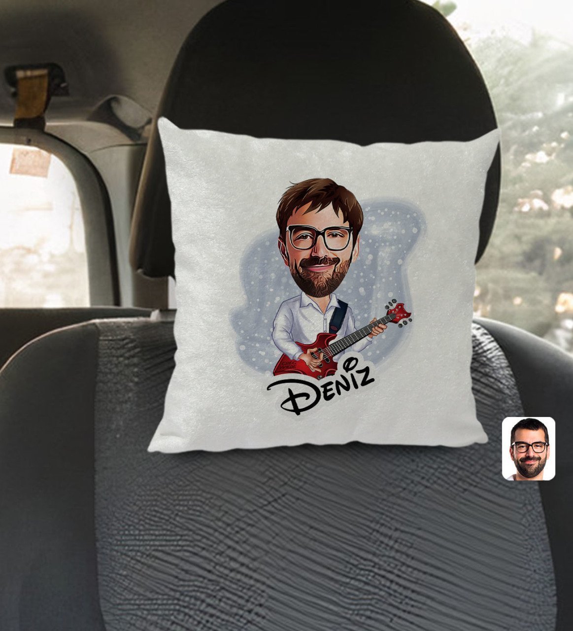 Kişiye Özel İsimli Erkek Gitarist Karikatürlü Kare Araç Koltuk Yastığı-2