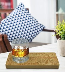 Kişiye Özel Retro Motif Tasarımlı Doğal Ahşap Tabaklı Viski Bardağı Sunum Seti Model 9