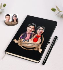 Kişiye Özel Yılın En Mükemmel Çifti Karikatürlü Siyah Defter ve Kalem Hediye Seti-4