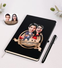 Kişiye Özel Yılın En Mükemmel Çifti Karikatürlü Siyah Defter ve Kalem Hediye Seti-1