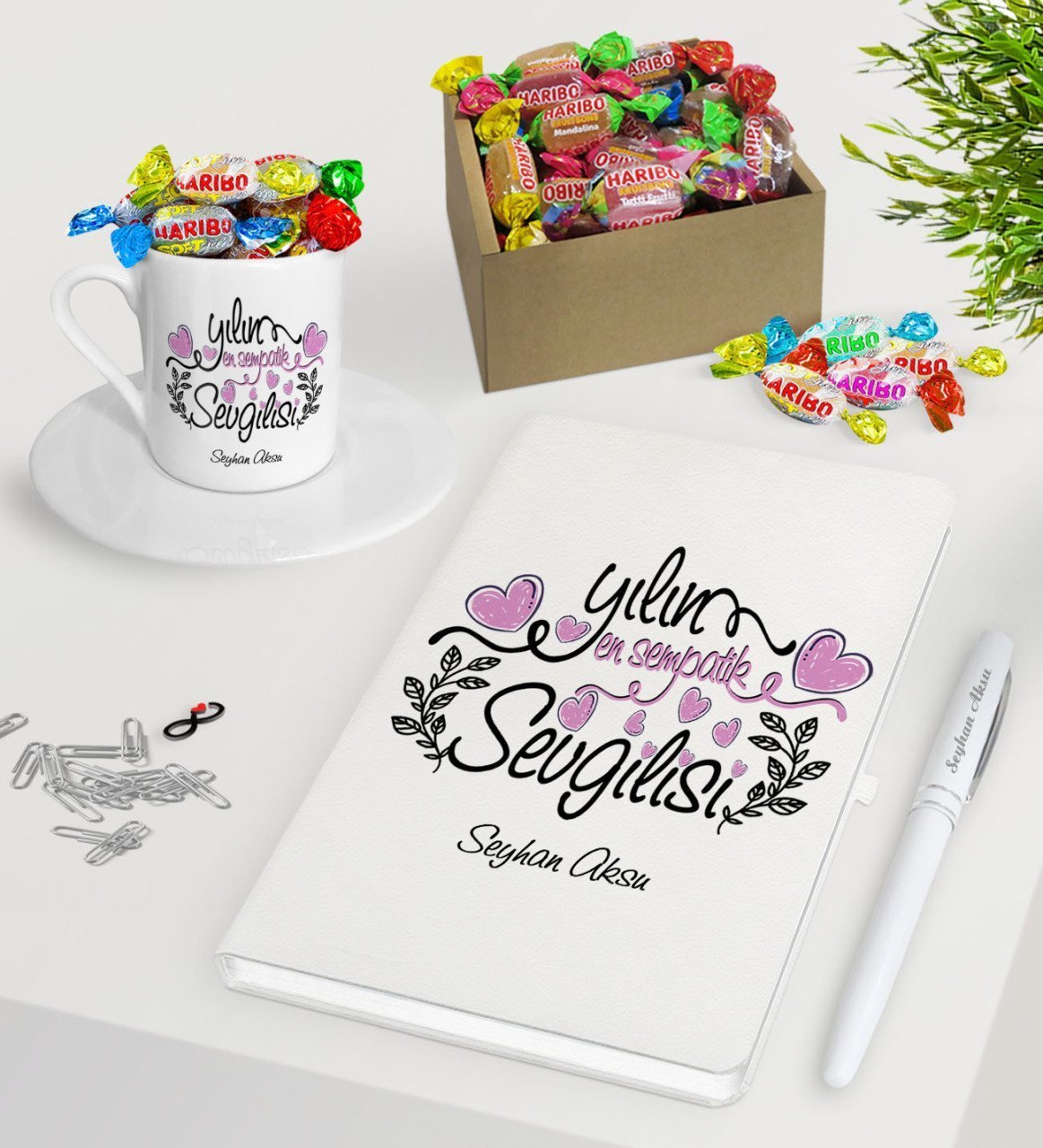 Kişiye Özel Yılın En Sempatik Sevgilisi Beyaz Defter Kalem Türk Kahvesi Fincanı ve Kutulu Haribo Şeker Hediye Seti