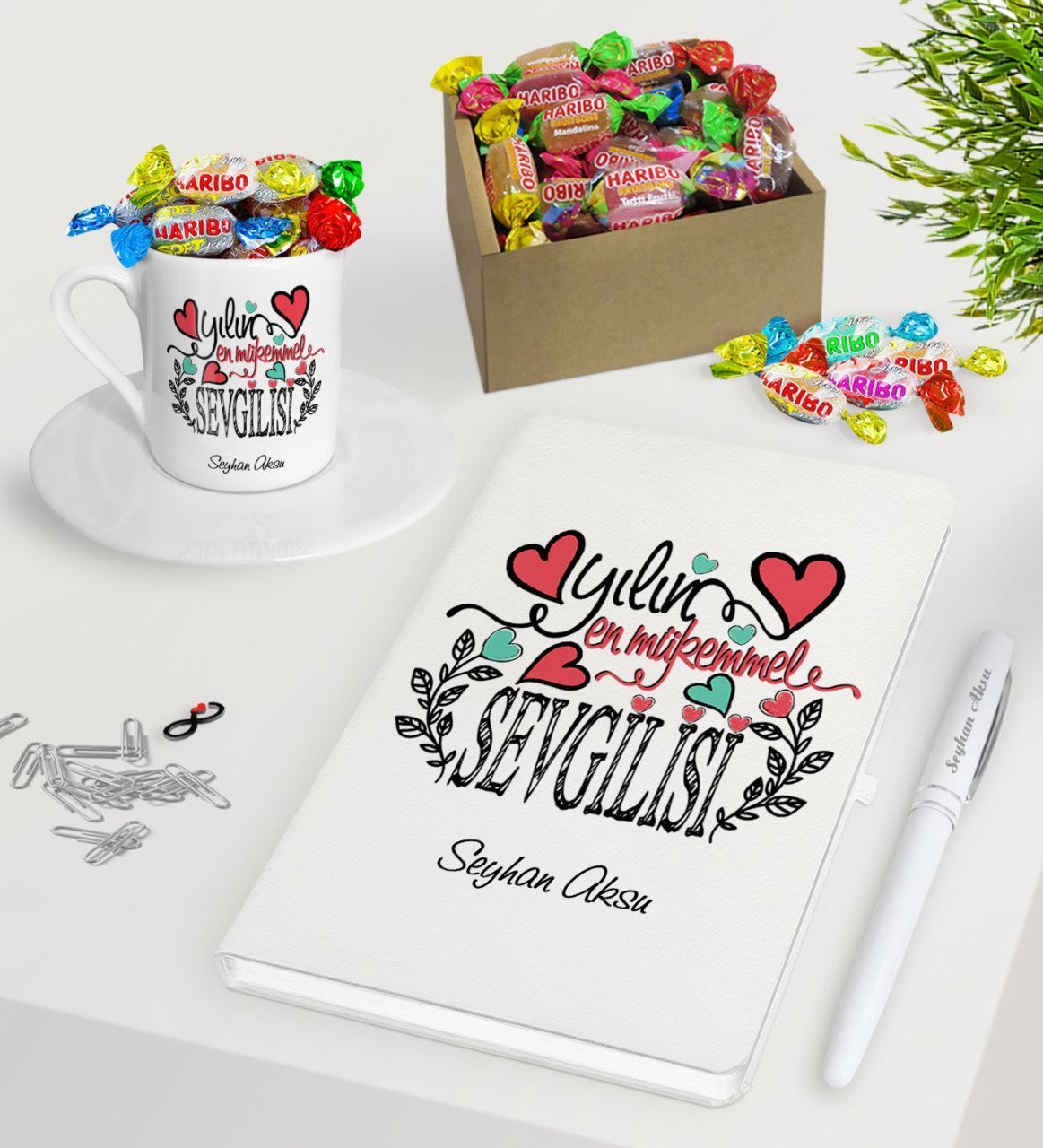 Kişiye Özel Yılın En Mükemmel Sevgilisi Beyaz Defter Kalem Türk Kahvesi Fincanı ve Kutulu Haribo Şeker Hediye Seti