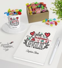 Kişiye Özel Yılın En Mükemmel Sevgilisi Beyaz Defter Kalem Türk Kahvesi Fincanı ve Kutulu Haribo Şeker Hediye Seti