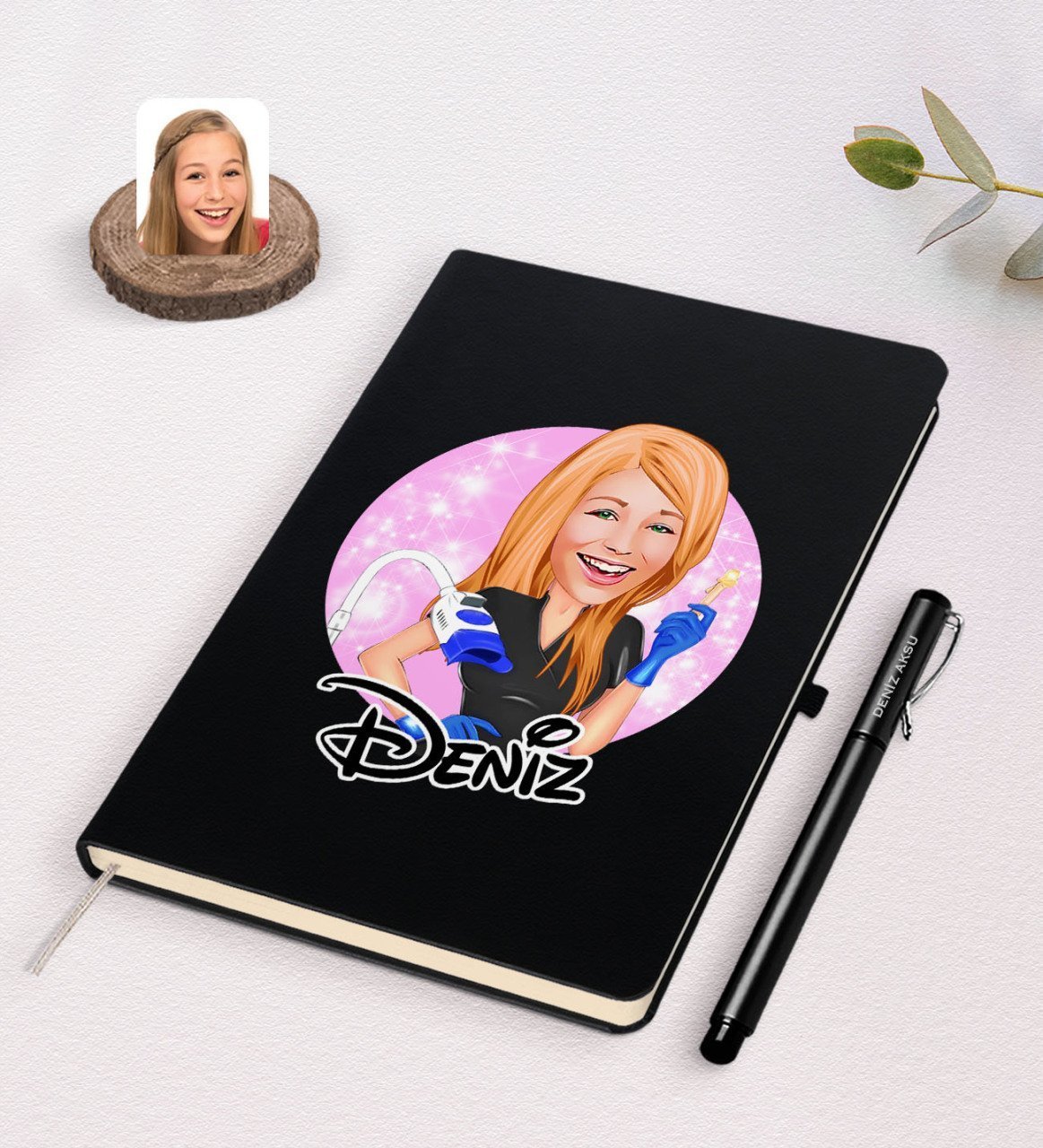 Kişiye Özel Kadın Güzellik Uzmanı Karikatürlü Siyah Defter ve Kalem Hediye Seti-2