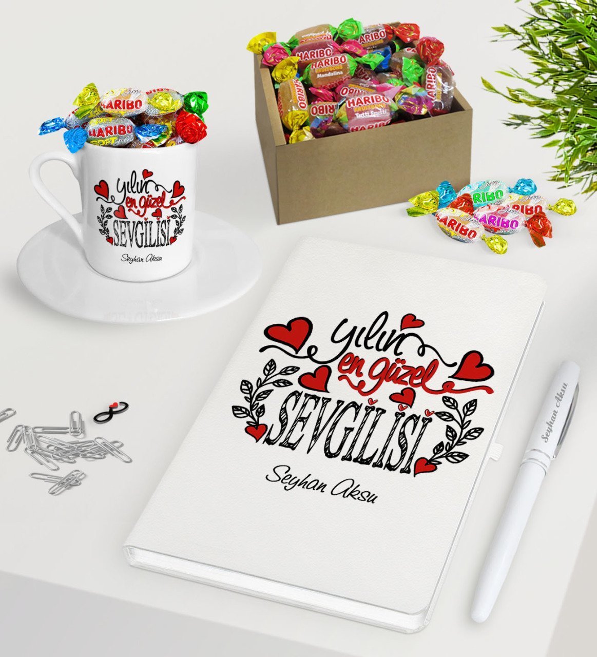 Kişiye Özel Yılın En Güzel Sevgilisi Beyaz Defter Kalem Türk Kahvesi Fincanı ve Kutulu Haribo Şeker Hediye Seti