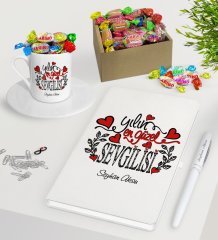 Kişiye Özel Yılın En Güzel Sevgilisi Beyaz Defter Kalem Türk Kahvesi Fincanı ve Kutulu Haribo Şeker Hediye Seti
