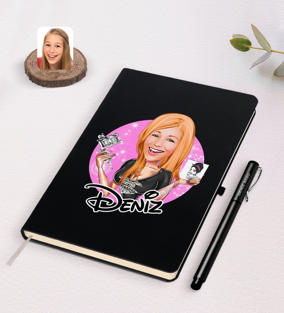 Kişiye Özel Kadın Dövme Sanatçısı Karikatürlü Siyah Defter ve Kalem Hediye Seti-1