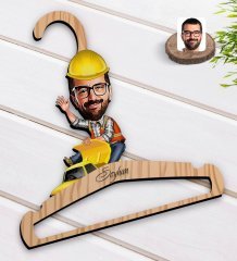 Kişiye Özel Erkek Yol Mühendisi Karikatürlü Standart Boy Ahşap Elbise Askısı-1