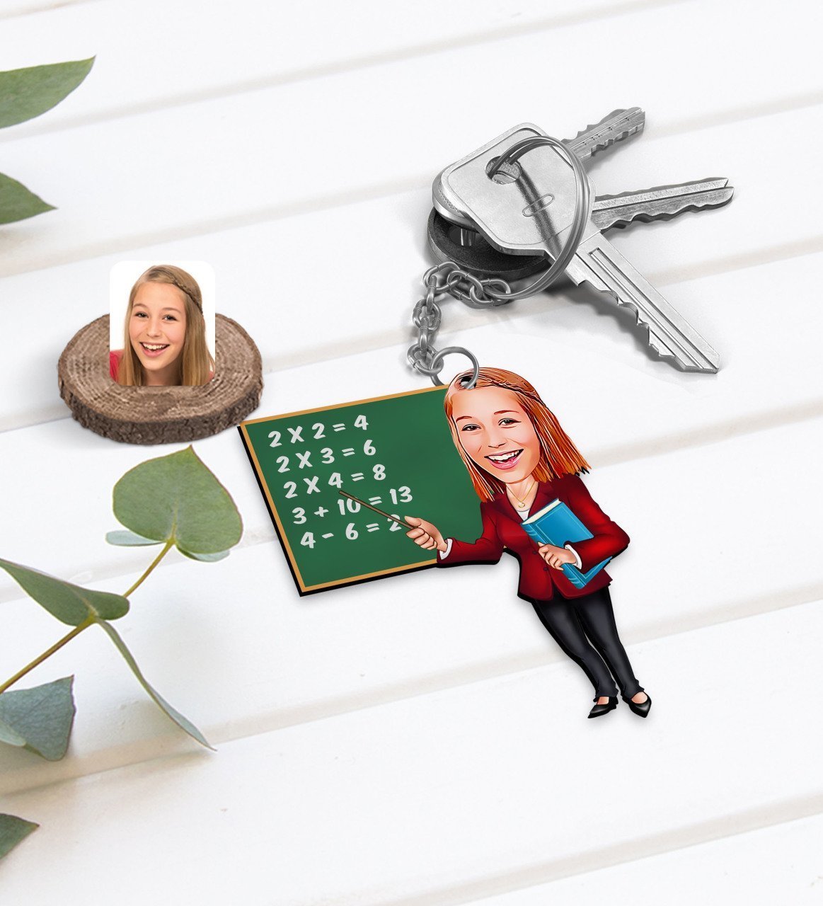 Kişiye Özel Kadın İlköğretim Matematik Öğretmeni Karikatürlü Ahşap Anahtarlık-1