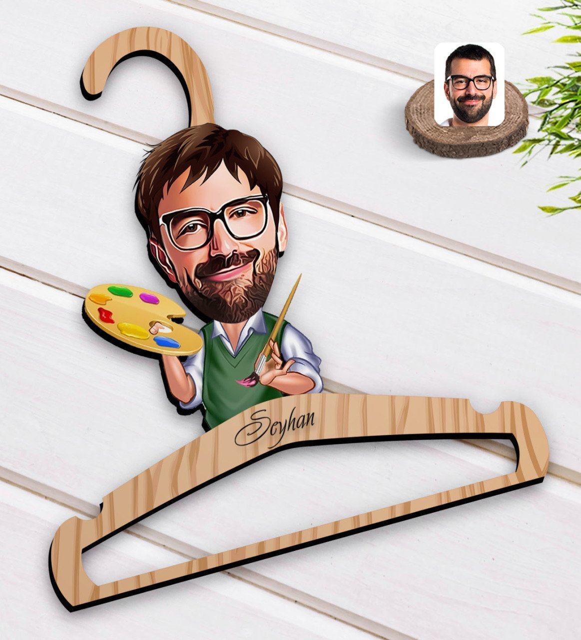 Kişiye Özel Erkek Ressam Karikatürlü Standart Boy Ahşap Elbise Askısı-1