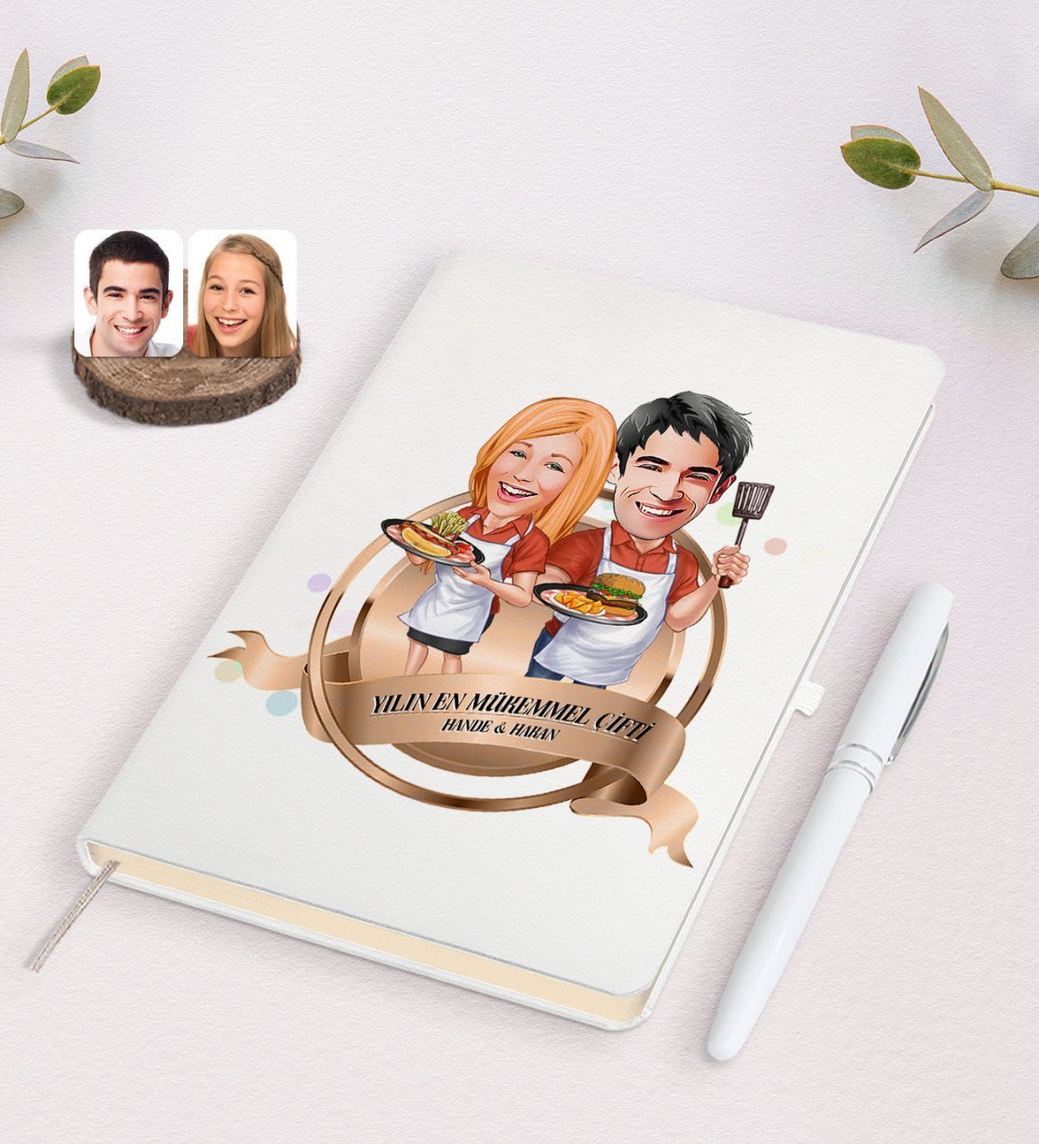 Kişiye Özel Yılın En Mükemmel Çifti Karikatürlü Beyaz Defter ve Kalem Hediye Seti-57