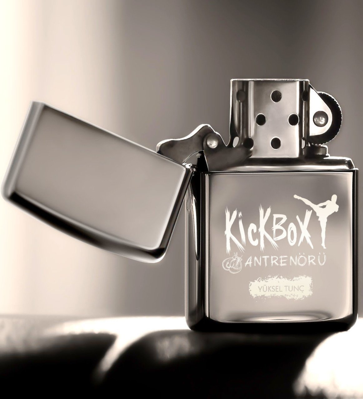 Kişiye Özel Kick Box Antrenörü Benzinli Gümüş Gri Metal Çakmak - 1