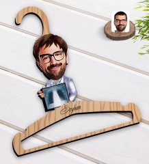 Kişiye Özel Erkek Radyolojist Karikatürlü Standart Boy Ahşap Elbise Askısı-1