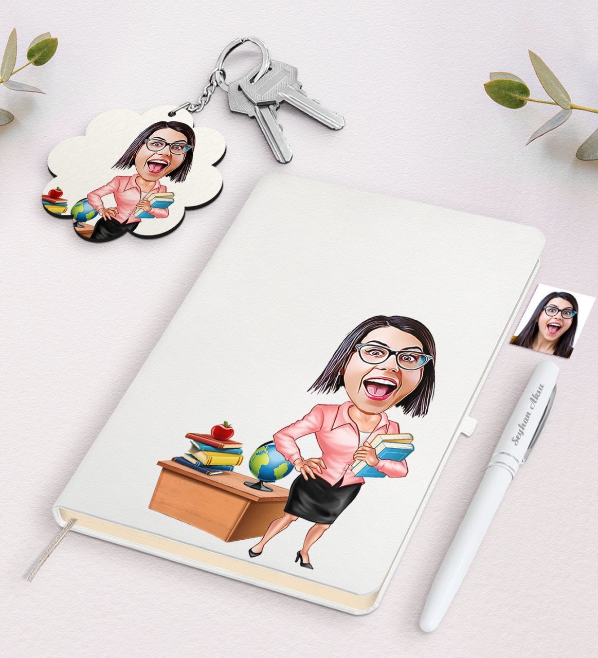 Kişiye Özel Bayan Öğretmen Karikatürlü Beyaz Defter Kalem Ve Anahtarlık Hediye Seti-5