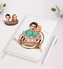 Kişiye Özel Yılın En Mükemmel Çifti Karikatürlü Beyaz Defter ve Kalem Hediye Seti-55