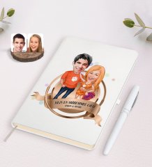 Kişiye Özel Yılın En Mükemmel Çifti Karikatürlü Beyaz Defter ve Kalem Hediye Seti-54