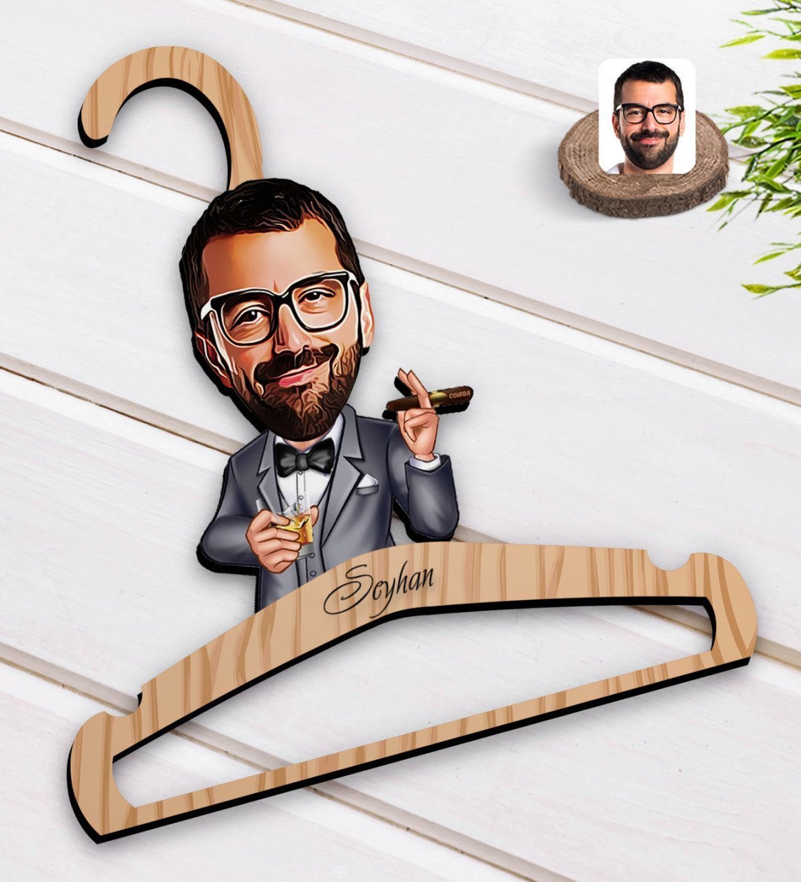Kişiye Özel Erkek Patron Karikatürlü Standart Boy Ahşap Elbise Askısı-3