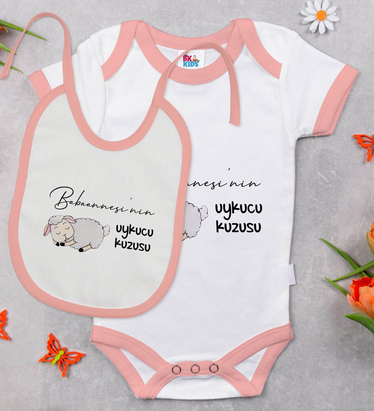 BK Kids Babaanesinin Uykucu Kuzusu Tasarımlı Pembe Bebek Body Zıbın ve Mama Önlüğü Hediye Seti-1
