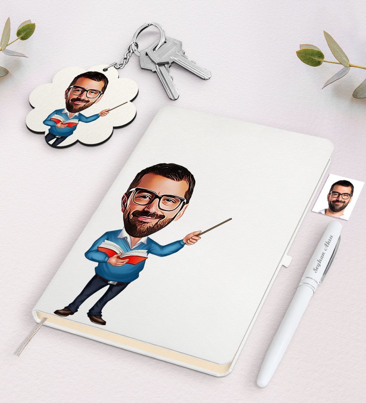 Kişiye Özel Erkek Öğretmen Karikatürlü Beyaz Defter Kalem Ve Anahtarlık Hediye Seti-4