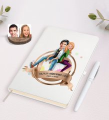 Kişiye Özel Yılın En Mükemmel Çifti Karikatürlü Beyaz Defter ve Kalem Hediye Seti-35