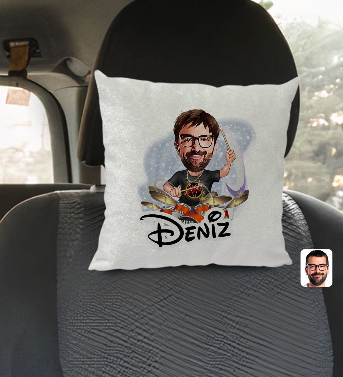 Kişiye Özel İsimli Erkek Baterist Karikatürlü Kare Araç Koltuk Yastığı-1