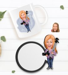 Kişiye Özel Kadın Fotoğrafçı Karikatürlü Beyaz Kupa ve Ahşap Bardak Altlığı Hediye Seti-1