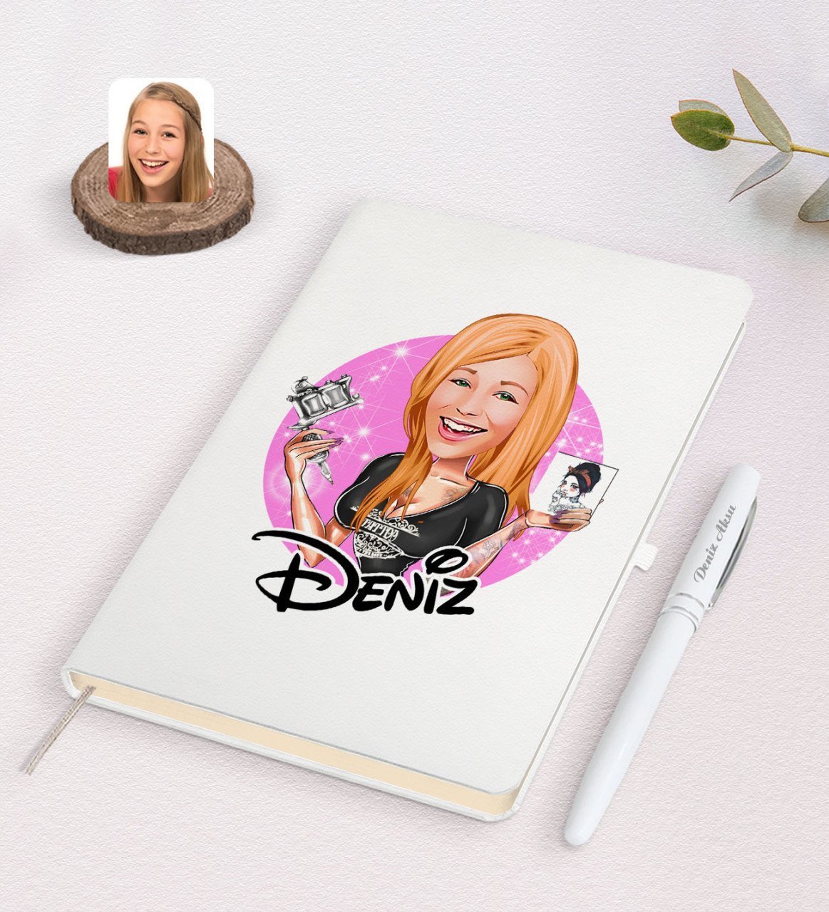 Kişiye Özel Kadın Dövme Sanatçısı Karikatürlü Beyaz Defter ve Kalem Hediye Seti-1