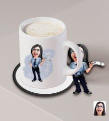 Kişiye Özel Kadın Polis Karikatürlü Beyaz Kupa ve Ahşap Bardak Altlığı Hediye Seti-1