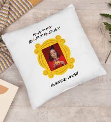 BK Gift Kişiye Özel Fotoğraflı Friends Monica’s Kapı Çerçevesi Tasarımlı Happy Birthday Yastık-4