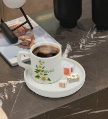 Kişiye Özel Papatya Tasarımlı Sunum Tabaklı Türk Kahvesi Fincanı Model 8