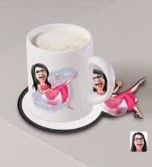 Kişiye Özel Kadın Patroniçe Karikatürlü Beyaz Kupa ve Ahşap Bardak Altlığı Hediye Seti-1