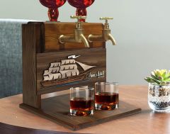 BK Gift Kişiye Özel Kabartma Gemi Tasarımlı Çift Musluklu Doğal Ahşap İçki Standı-2, İçki Standı, Doğum Günü Hediyesi, Ev Hediyesi, Erkek Hediye