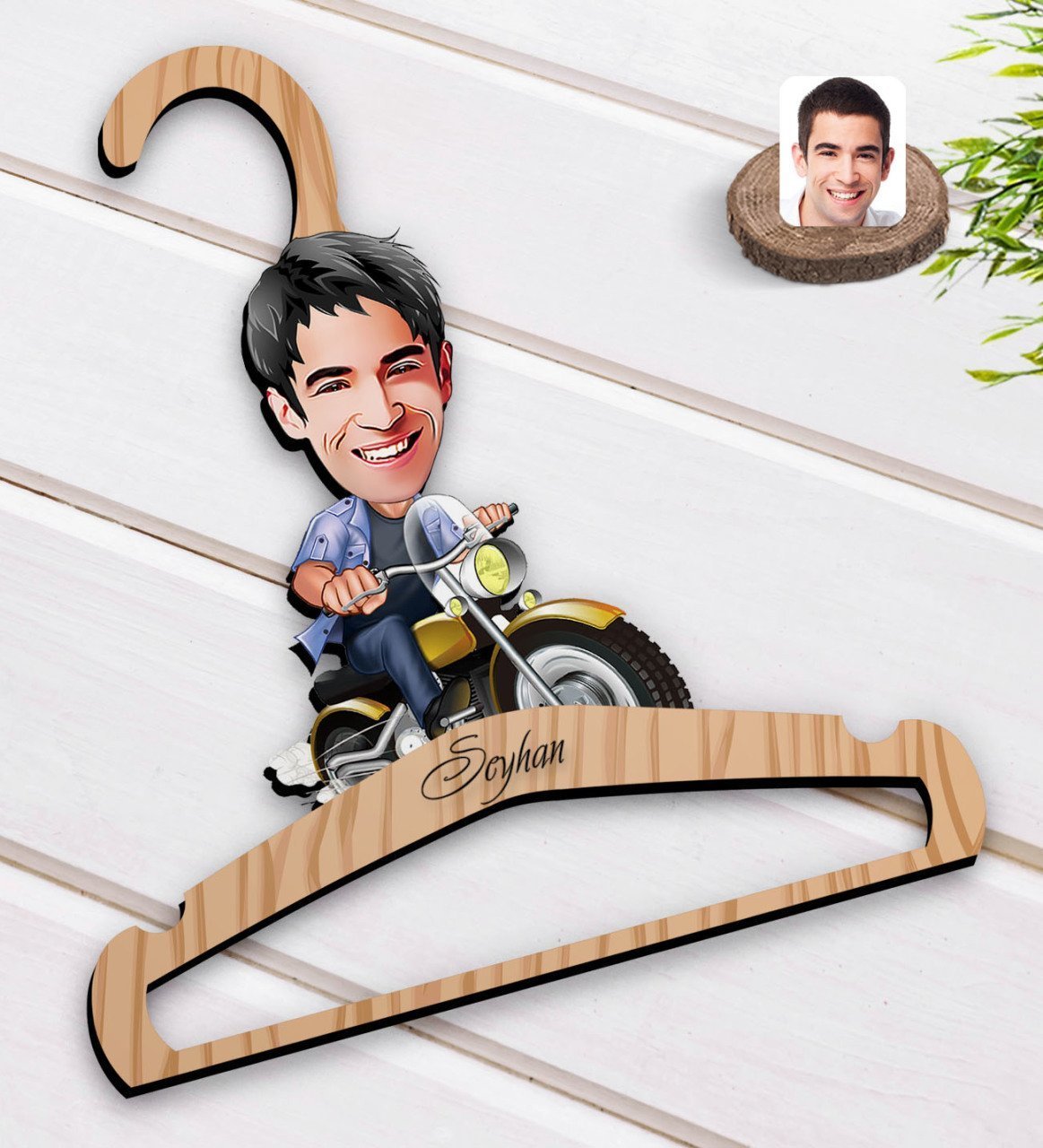 Kişiye Özel Erkek Motorcu Karikatürlü Standart Boy Ahşap Elbise Askısı-1