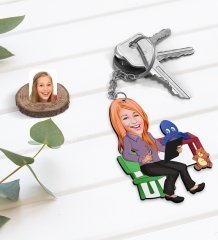 Kişiye Özel Anaokulu Öğretmeni Karikatürlü Ahşap Anahtarlık-1