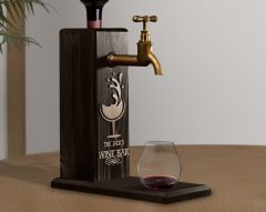 BK Gift Kişiye Özel Kabartma İsimli Musluklu Siyah(Ebony) Ahşap Şarap Standı, Şarap Çeşmesi, Doğum Günü Hediyesi, Ev Hediyesi, İçecek Dispenseri-18
