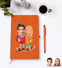Kişiye Özel Sevgililer Karikatürlü Turuncu Termo Deri Defter Kalem Seti Model 107