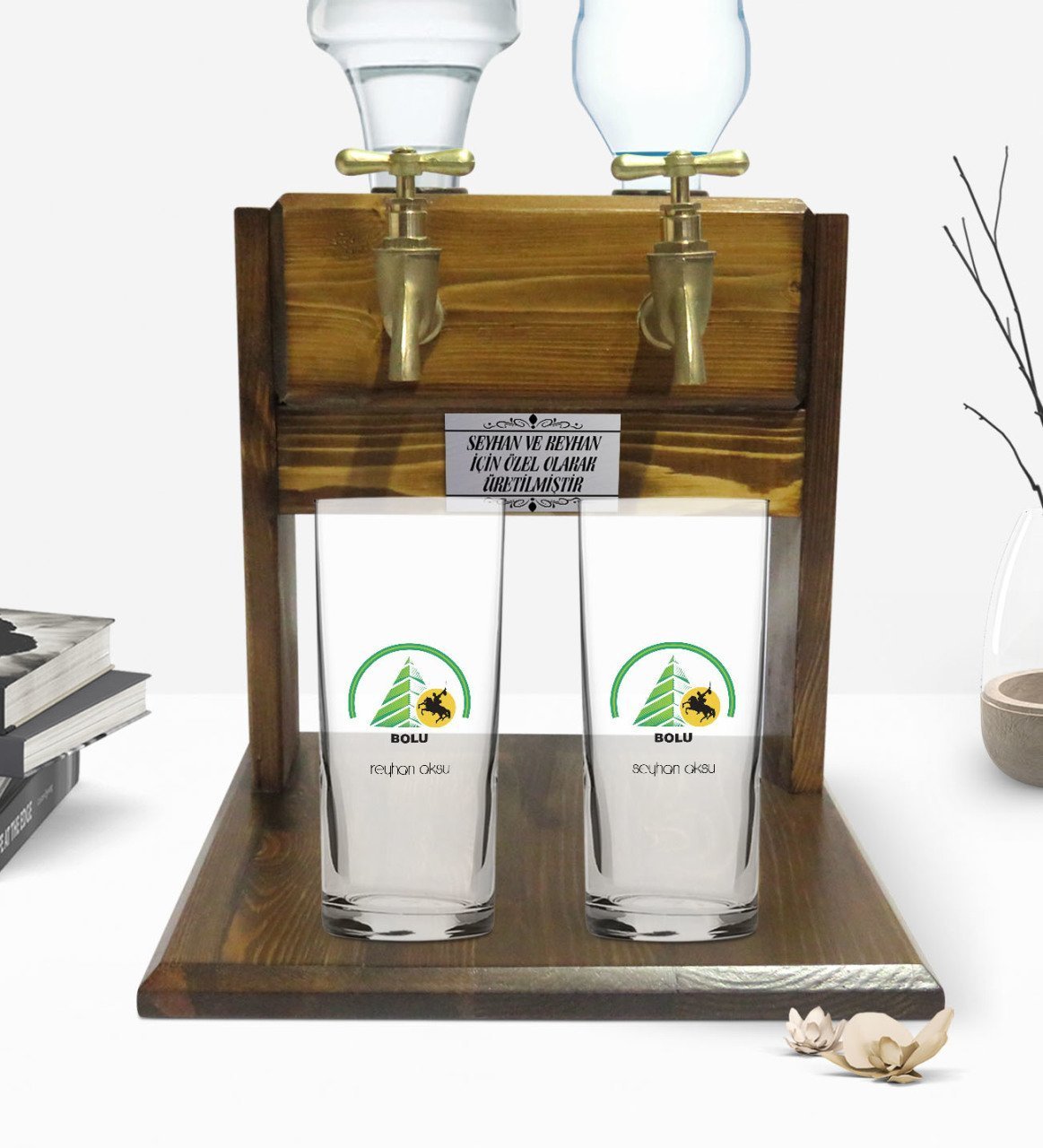 Kişiye Özel Renkli Baskılı Bolu Tasarımlı Turistik İkili Rakı Bardağı ve Çift Musluklu Doğal Ahşap Rakı Standı-1