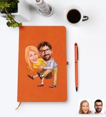 Kişiye Özel Sevgililer Karikatürlü Turuncu Termo Deri Defter Kalem Seti Model 102