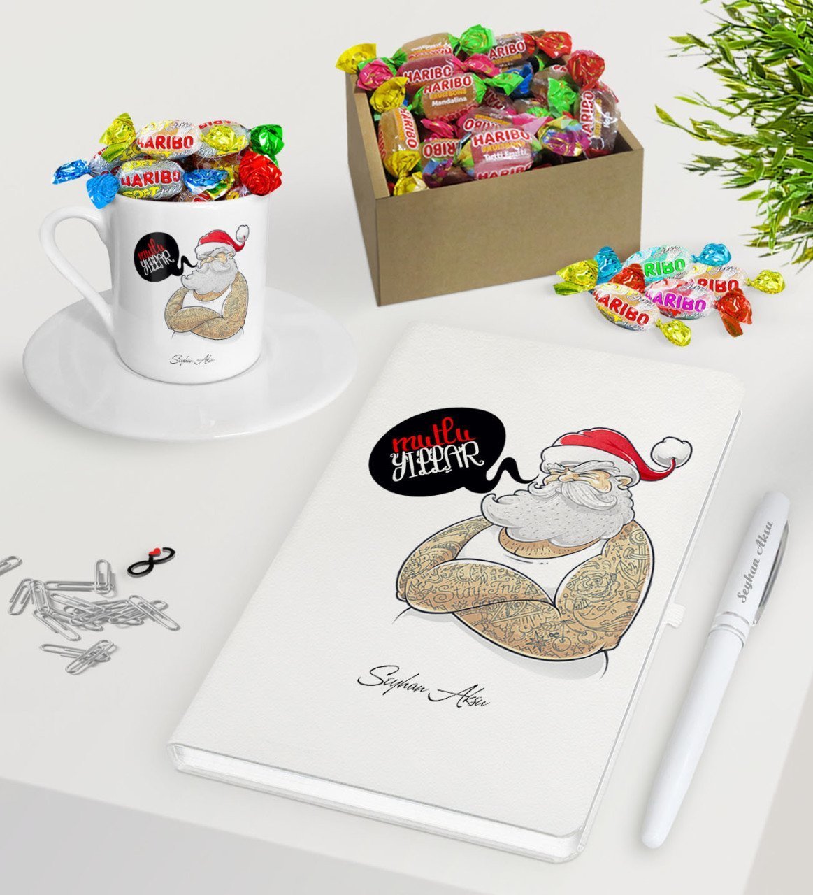 Kişiye Özel Noel Baba Beyaz Defter Kalem Türk Kahvesi Fincanı ve Kutulu Haribo Şeker Hediye Seti-4