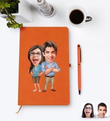 Kişiye Özel Sevgililer Karikatürlü Turuncu Termo Deri Defter Kalem Seti Model 101